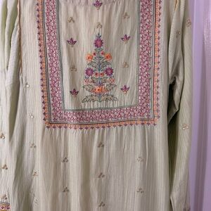 Floral Embroidered Kameez
